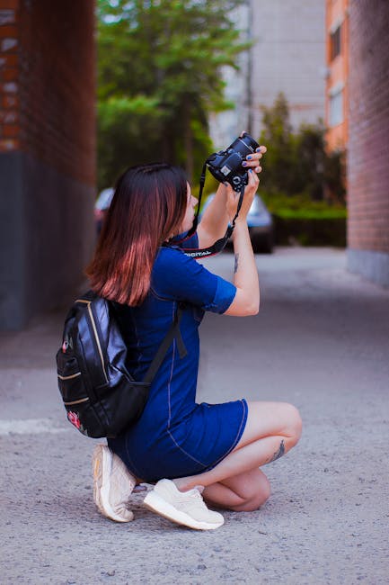 Рабочее пространство с чертежами и визуальными мудбордами